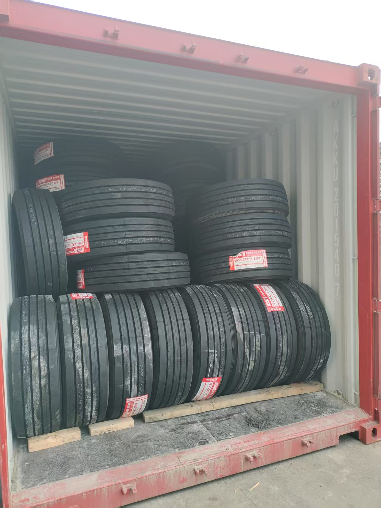 mais recente caso da empresa sobre Pneus premium da marca Chaoyang 295/60R22,5 para transporte de médio ou longo curso nas rodovias exportados para a Europa