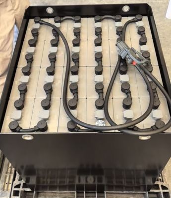 Bateria de Tração Chumbo-Ácido FLT 48V 840Ah Recarregável com Ciclo Profundo