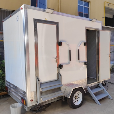 Trailer móvel de banheiro personalizável para eventos ao ar livre e locais de construção e conveniente