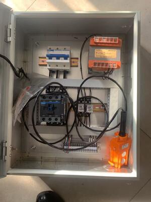 Máquina de montagem/desmontagem de pneus sob medida 500 toneladas Máquina de prensagem de pneus sólidos 11KW 480V com transformadores, interruptores e contatores CHINT