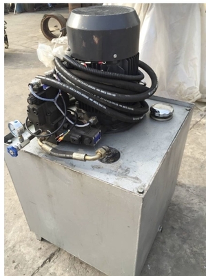 7.5KW Potência do motor Máquina de prensagem de pneus de empilhadeira pesada 220V 380V 240 toneladas